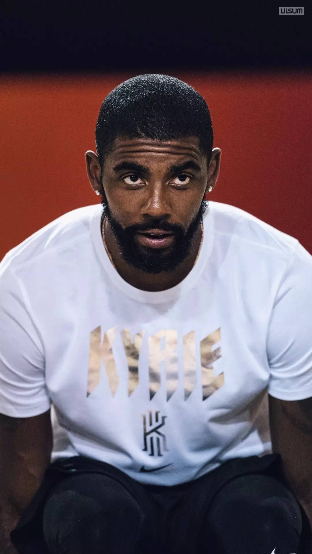 目光聚焦的 目光聚焦的